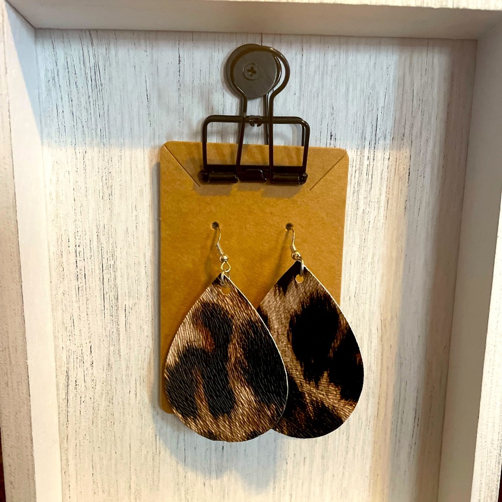 Leopard lightweight earrings
